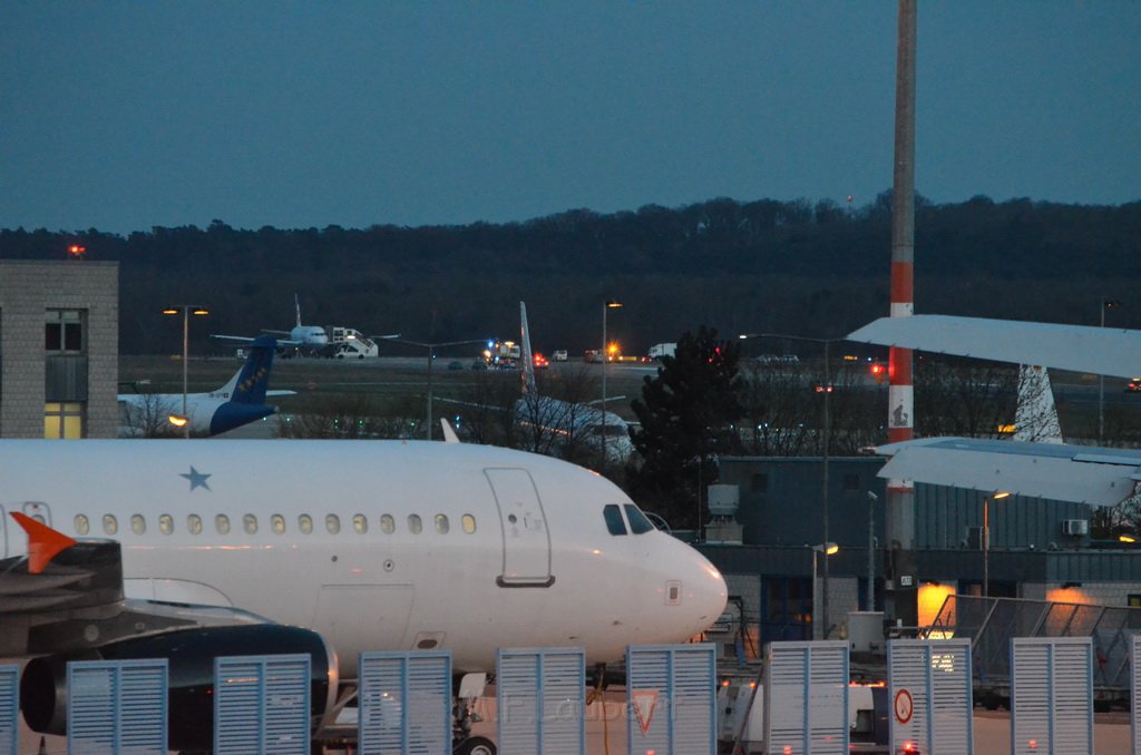 Bombendrohung Germanwings Koeln Bonner Flughafen P103.JPG - Miklos Laubert